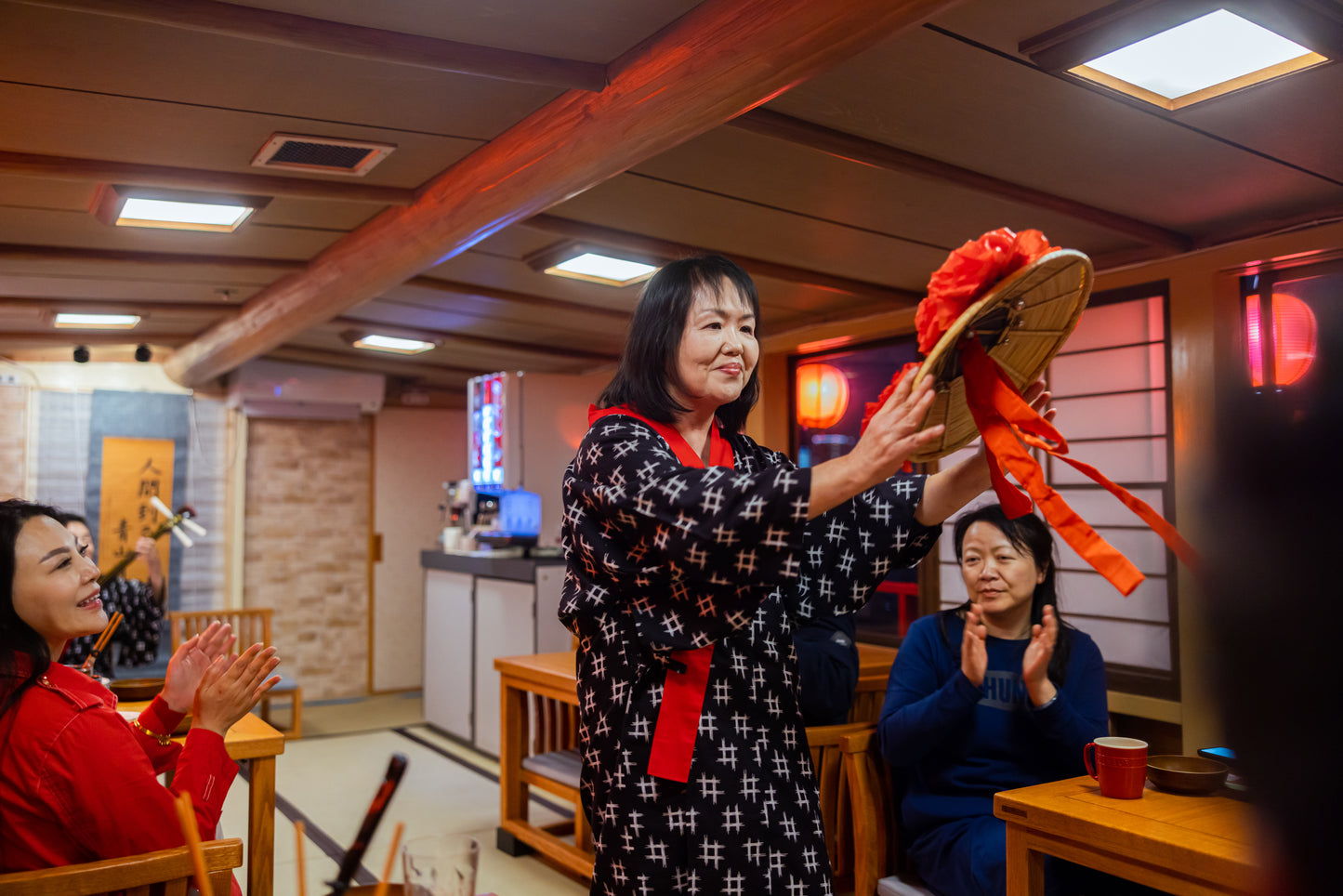 東京湾クルーズ|特色屋形船(すき焼きディナー&日本伝統パフォーマンス&ソフトドリンク飲み放題付き)