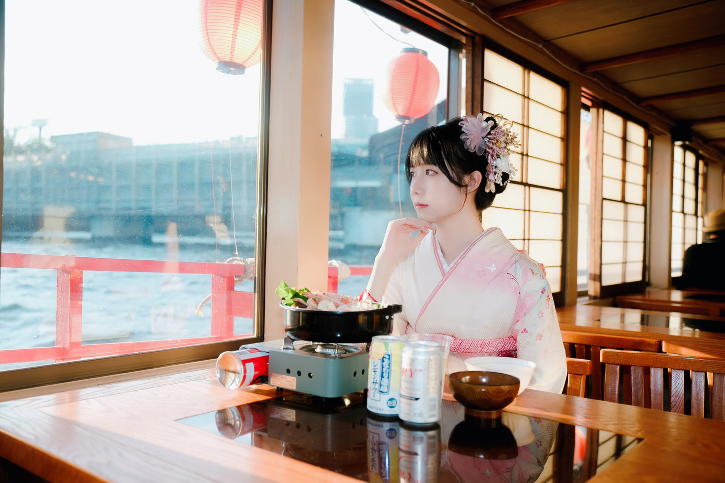 東京湾クルーズ|特色屋形船(すき焼きディナー&日本伝統パフォーマンス&ソフトドリンク飲み放題付き)