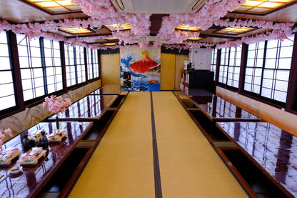 東京湾クルーズ（日本ショーとすき焼き付き、ビールオプション付き）